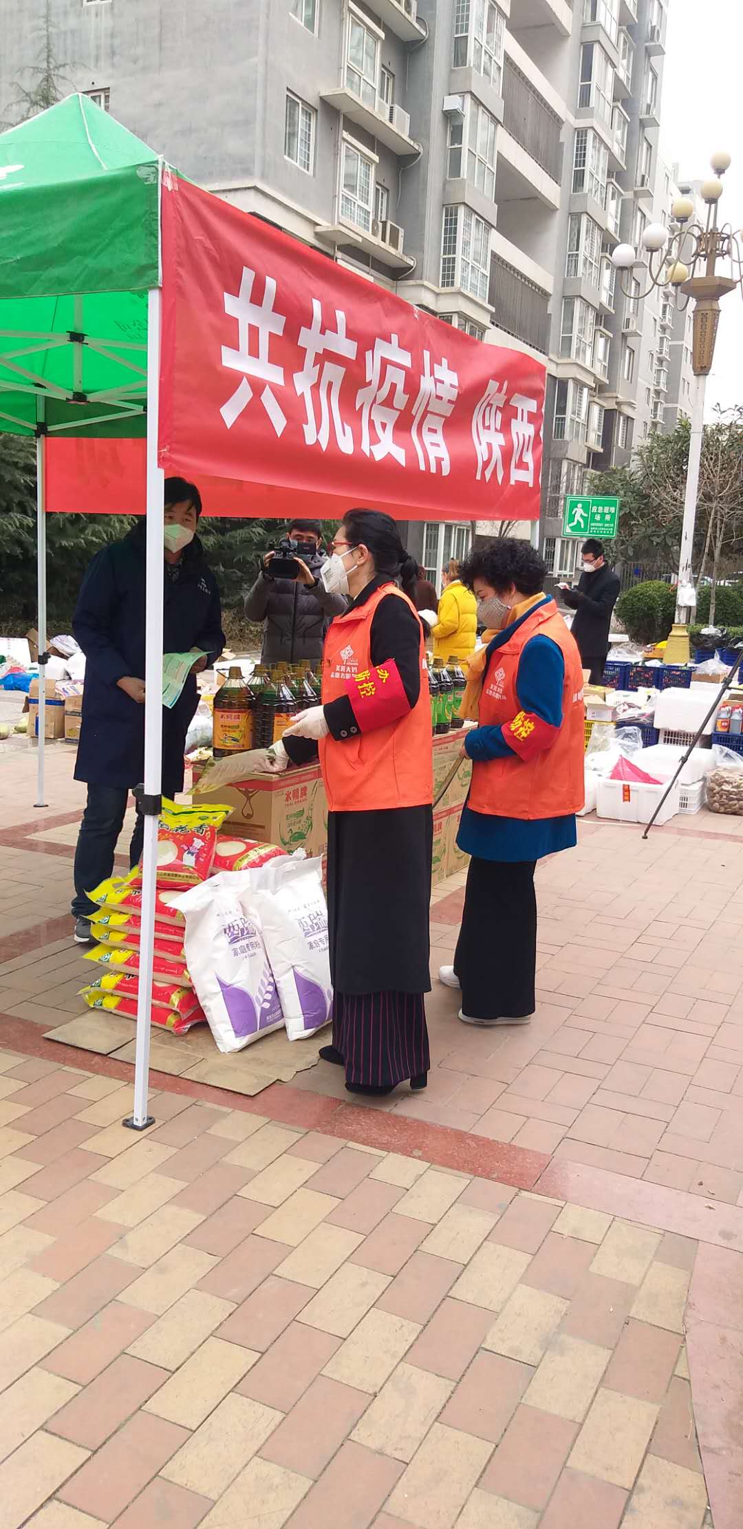 油脂信息2020.02.14《眾志成城戰(zhàn)疫情  便民服務(wù)進社區(qū)》 (2).jpg