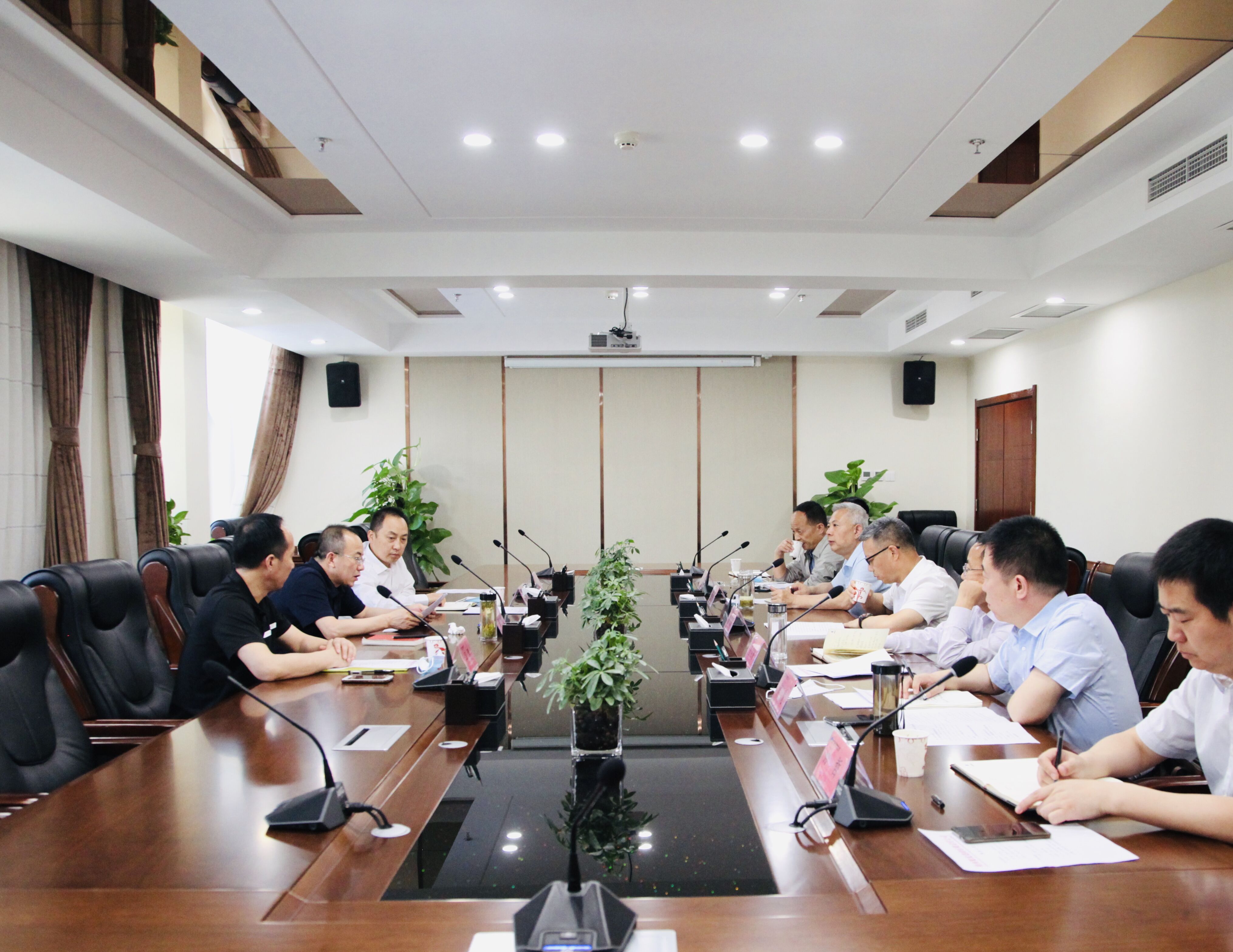 富平縣委常委、常務副縣長景軍榮到訪糧農(nóng)集團