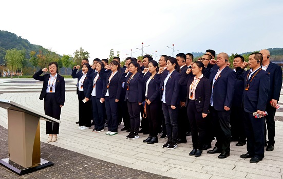 油脂集團(tuán)黨總支開(kāi)展“走進(jìn)南泥灣 踏尋紅色路”主題黨日活動(dòng)