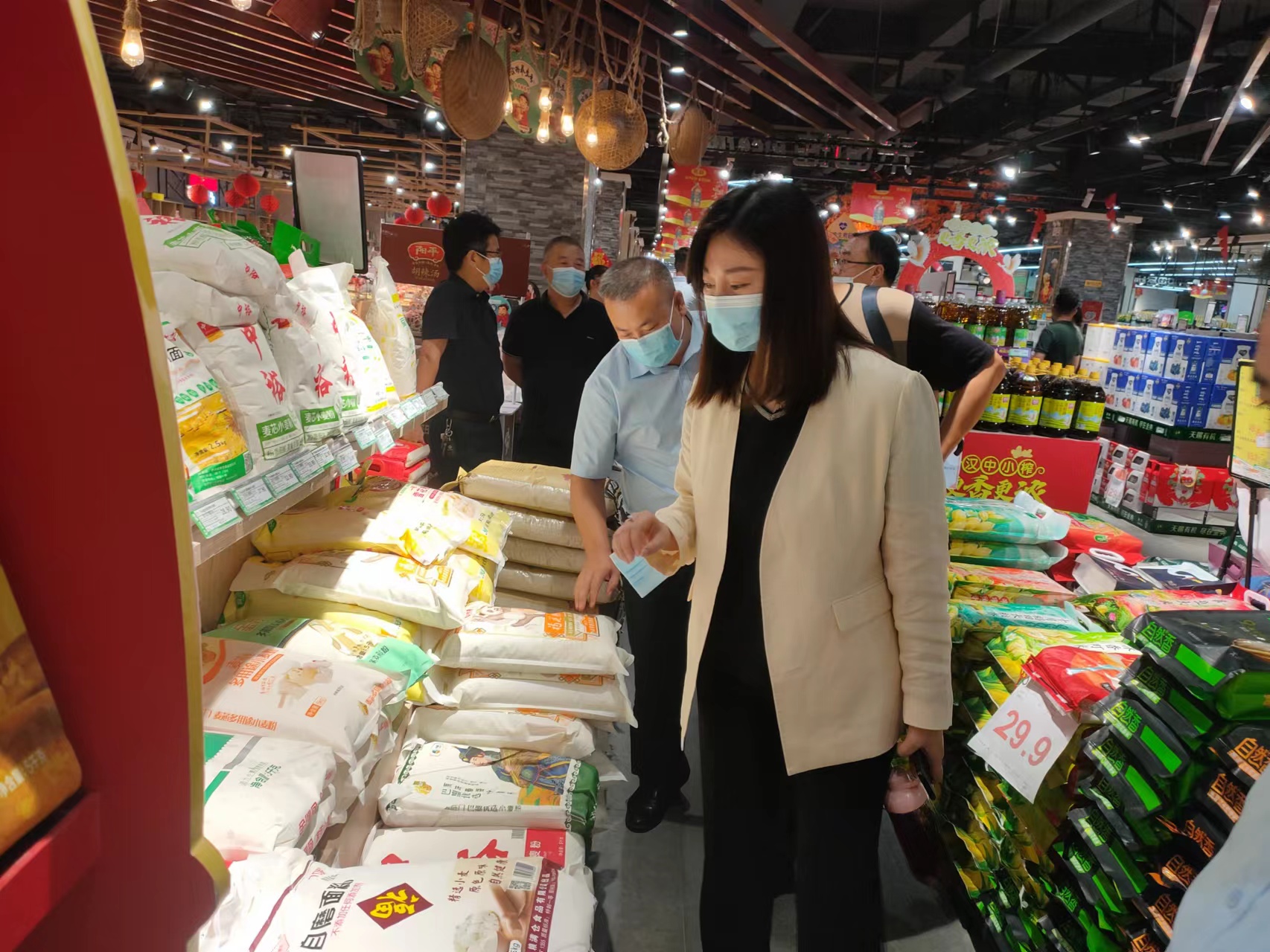 集團(tuán)副董事長(zhǎng)郝曉華深入西瑞產(chǎn)品銷售市場(chǎng)調(diào)研